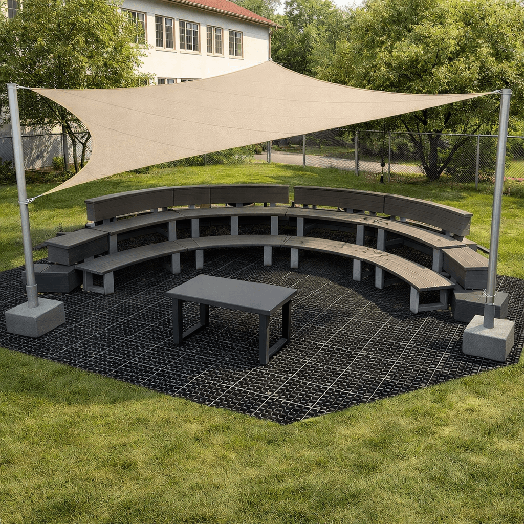 Clasă outdoor — structură metalică cu acoperiș